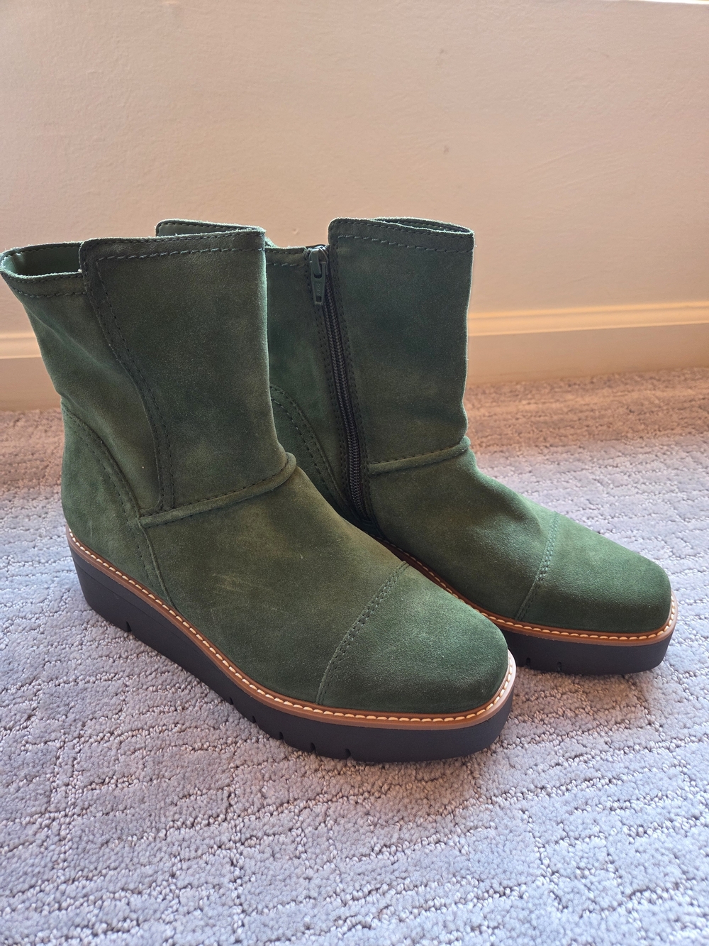 Naturalizer Wylie Green Suede Platform Ankle Boots
